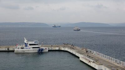 Feribot seferlerine fırtına engeli