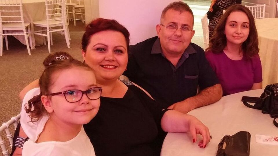 2 çocuk annesi hemşire koronaya yenildi