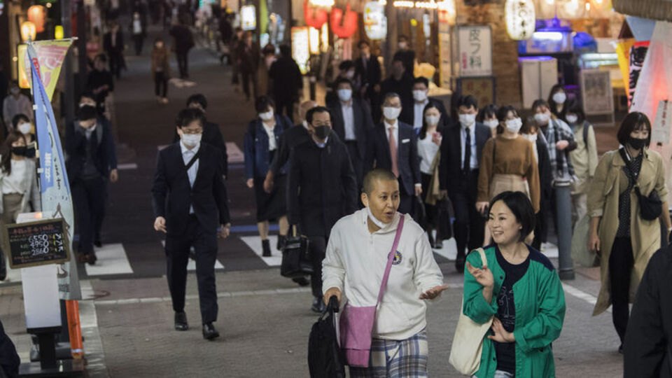 'Kısık ses, kısa süre, az kişi' Japonya'nın korona önlemleri!