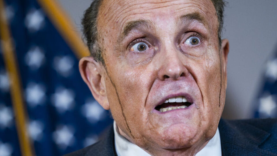 Trump'ın avukatı seçimlerde hile dedi, boyası aktı