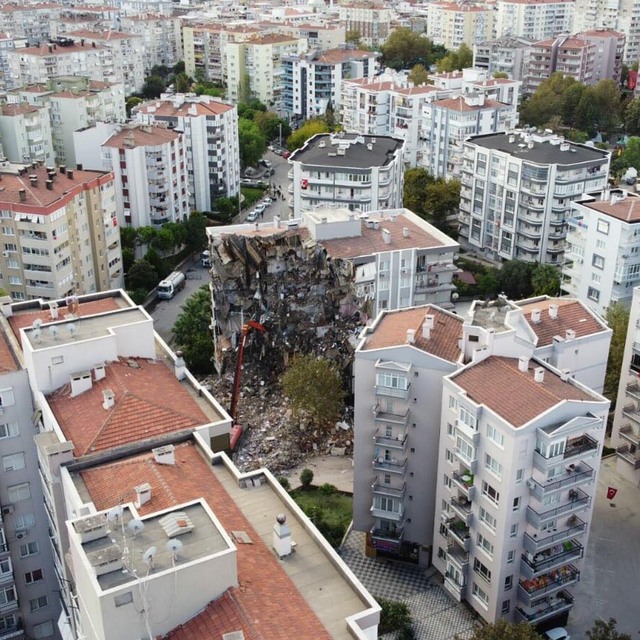 İzmir'de tahliye edilen ve yıkılan bina sayısı açıklandı
