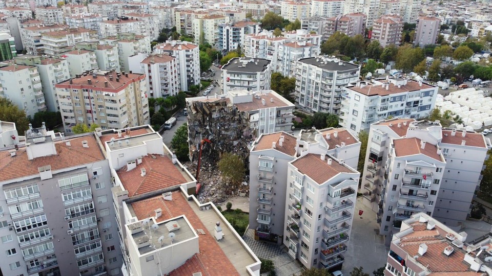 İzmir'de tahliye edilen ve yıkılan bina sayısı açıklandı