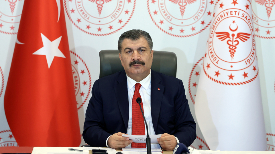 Koronavirüs tablosundaki hasta-vaka tartışmasına Bakan Koca'dan açıklama