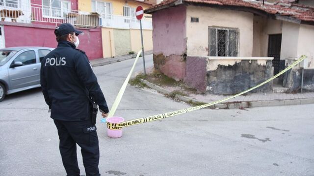 Kardeşi tarafından defalarca bıçaklandı