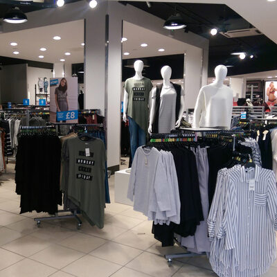 İki İngiliz devi iflas etti