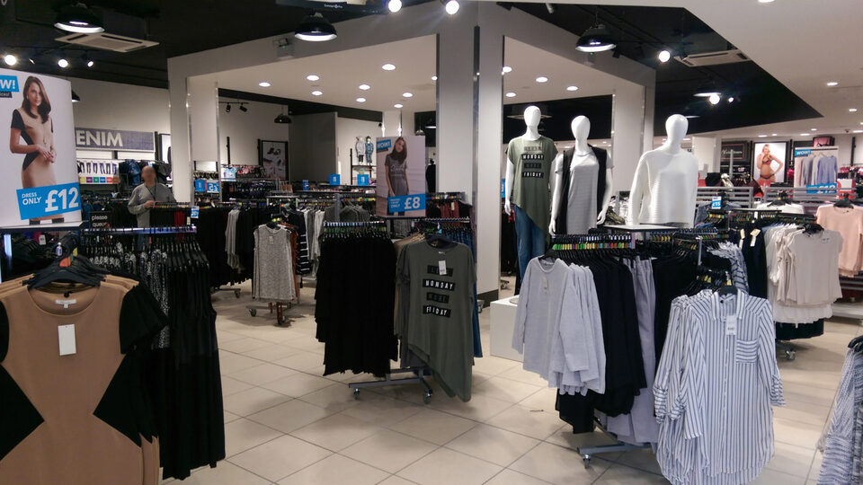 İki İngiliz devi iflas etti