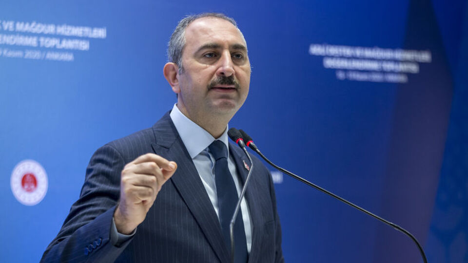 Adalet Bakanı'ndan FETÖ tepkisi: Cübbeli hainler