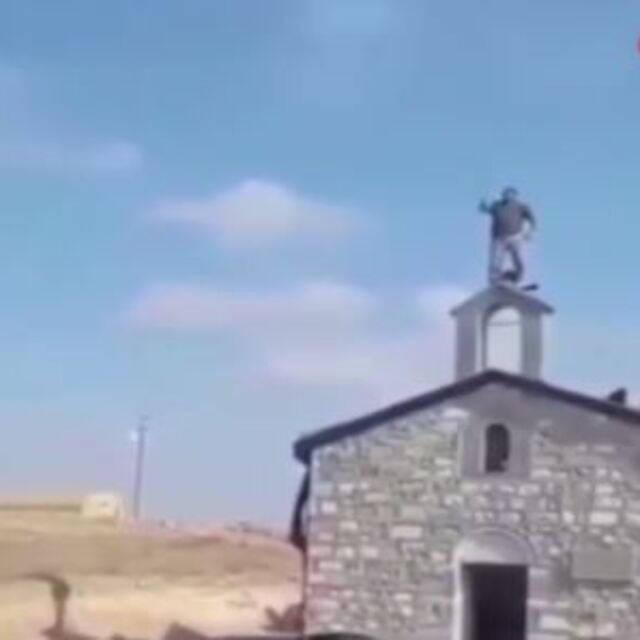 Azerbaycan askeri kilisede ezan okudu!