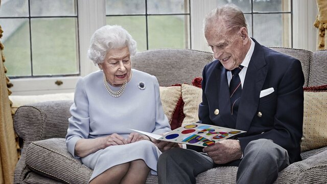 Kraliçe 2. Elizabeth ve eşi Prens Philip 73. evlilik yıldönümlerini kutluyor