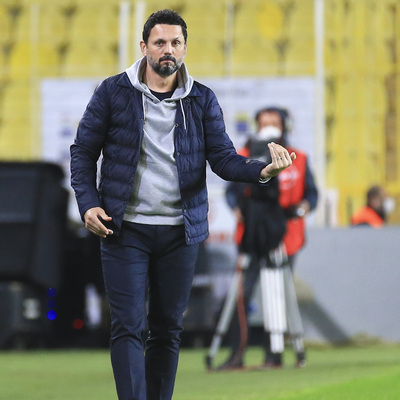 Sağ bekte sürpriz!