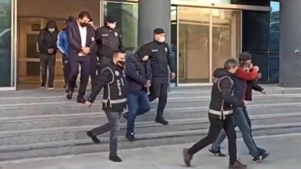 "Dublör" ile tapu değiştiren çete!