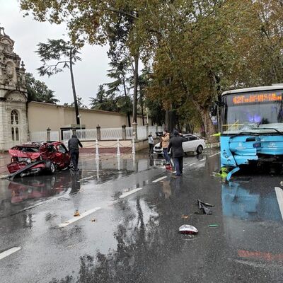 Dolmabahçe'de kaza! Otobüs ile otomobil çarpıştı