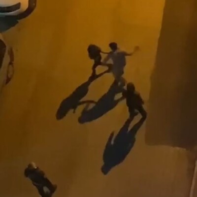 Sokak ortasında iki kadını darp etti!