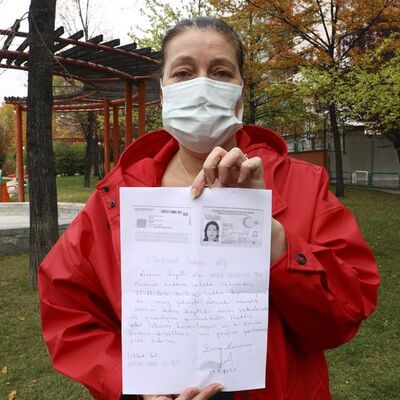 Bir garip mücadele! Ölü görünüyor