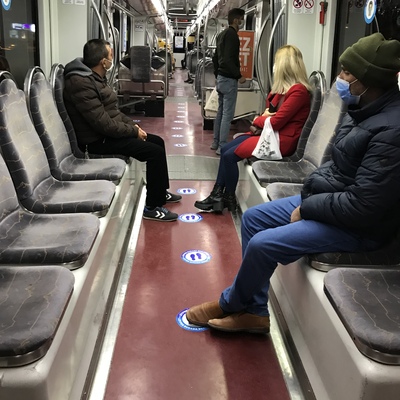 O kentte tramvaylarda dikkat çeken uyarı!