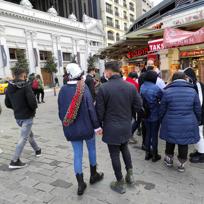 İstiklal'de hem yoğunluk hem kuyruk!