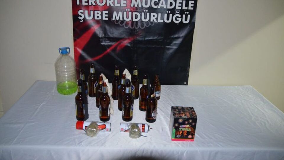 Van'da EYP ve molotofkokteyli ele geçti