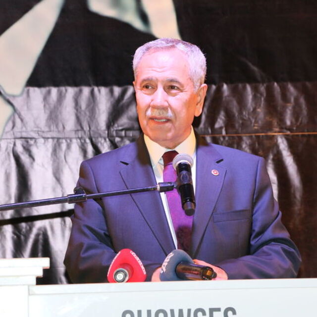 Bülent Arınç kimdir?