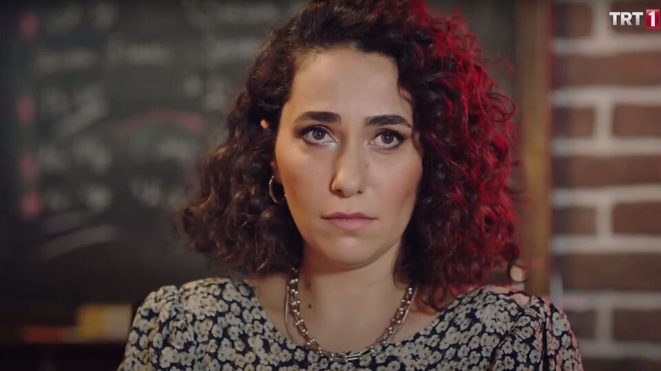 Esra Ruşan kimdir?