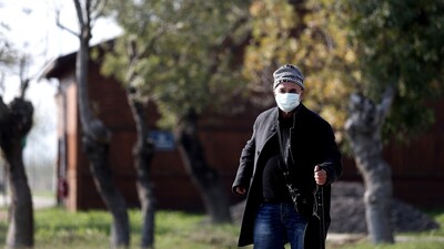 Film gibi hayat! 10 dil biliyor, barınma evinde yaşıyor!