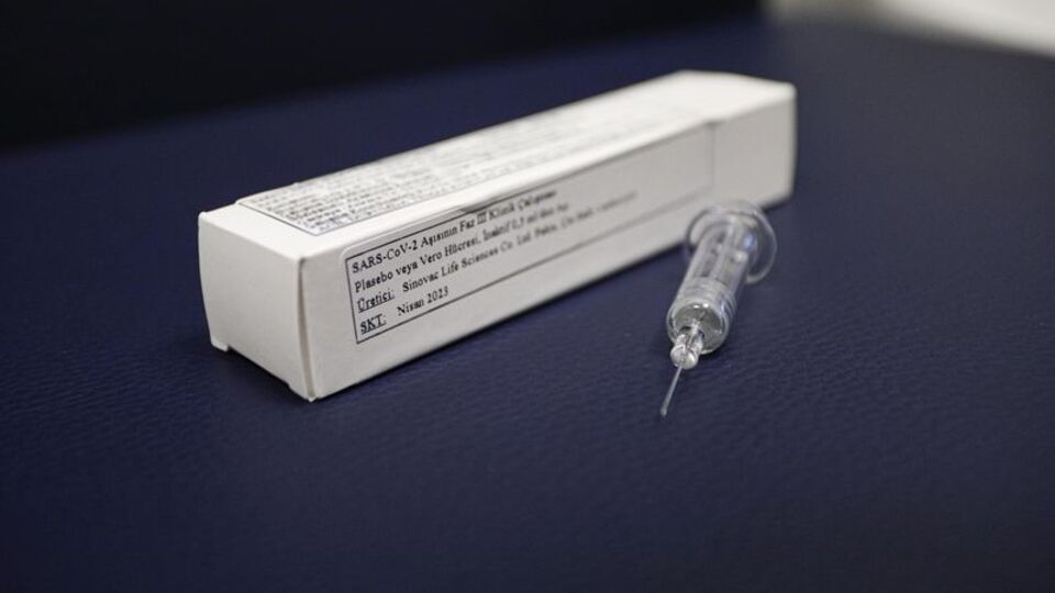 Bakan Koca'dan Covid-19 aşısı paylaşımı