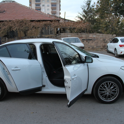 Satın aldığı otomobilden iki araç çıktı!