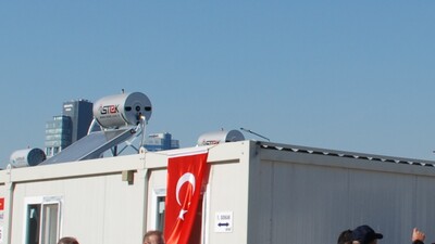 Depremzedeler geçici konaklama merkezine geçiyor