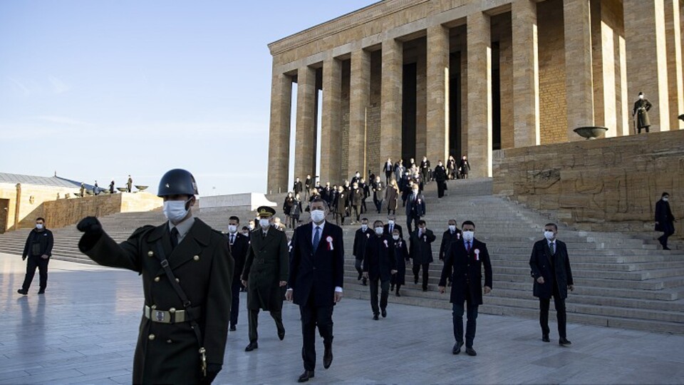 Bakan Selçuk, 81 ilden gelen öğretmenlerle Anıtkabir'i ziyaret etti