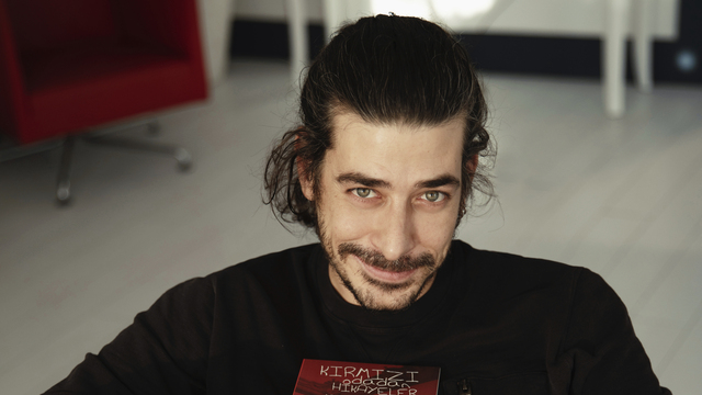 Aşkın farklı yüzlerine sesleniyor