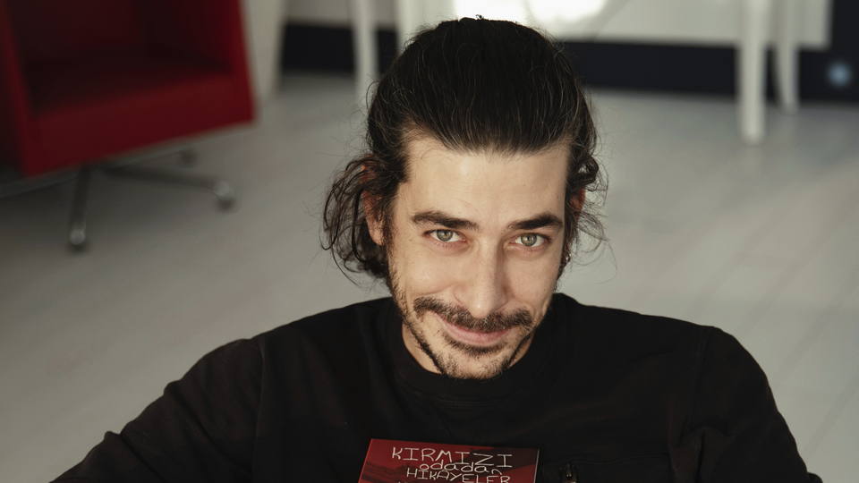 Aşkın farklı yüzlerine sesleniyor