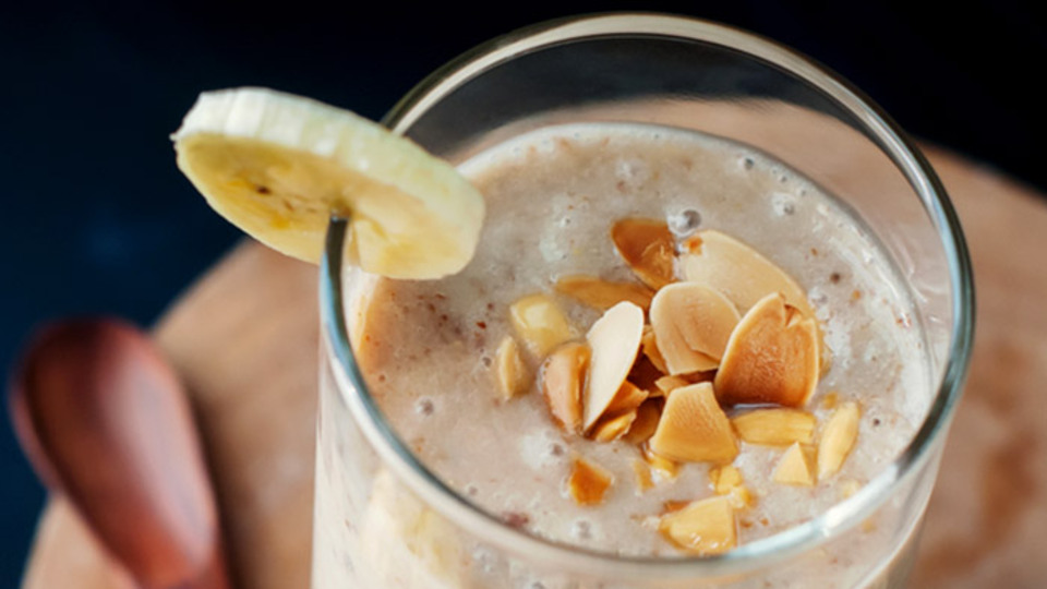Bademli süt kokteyli nasıl yapılır?