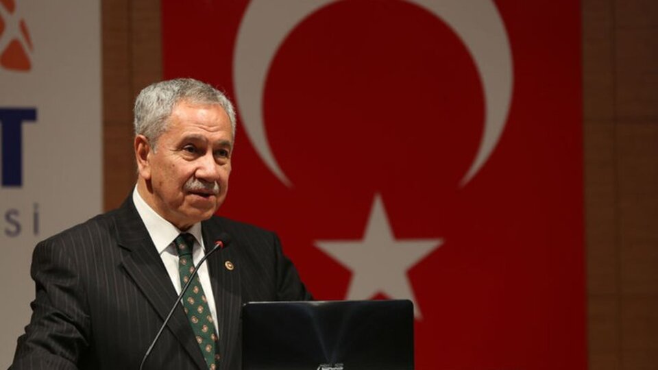 Bülent Arınç kimdir?