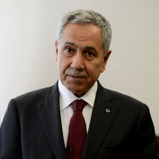 Bülent Arınç görevinden istifa etti!