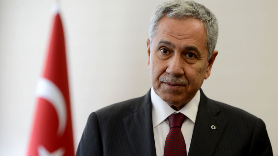 Bülent Arınç görevinden istifa etti!