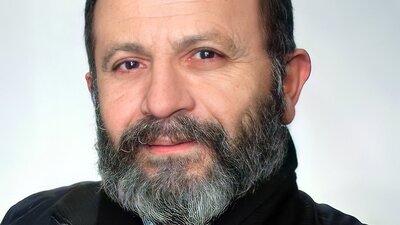 Usta oyuncu koronaya yenildi