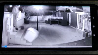 Kargocu rezaleti! Paketi fırlatıp, tehdit etti