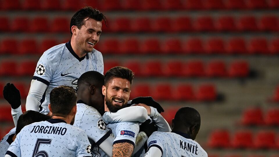 Chelsea ve Sevilla garantiledi