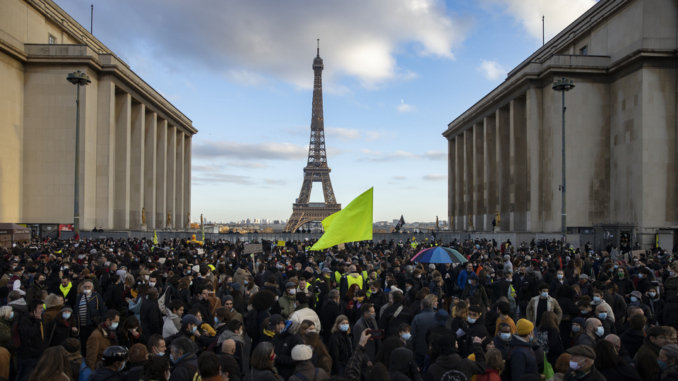 Fransa'da tartışmalı yasa tasarısı kabul edildi!