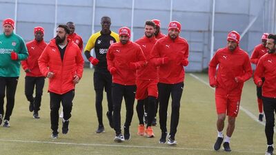Sivasspor'da 2 futbolcuda Kovid-19