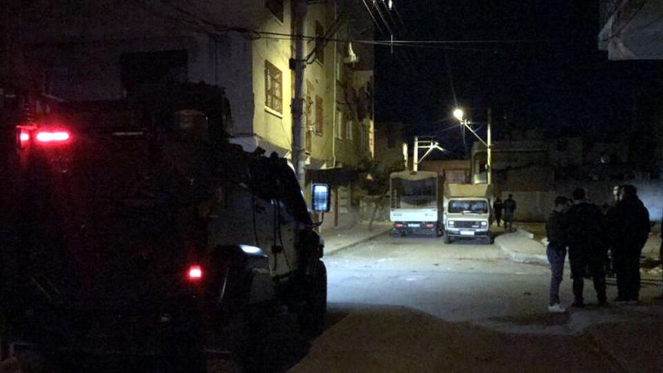 Mersin'de boş arazide patlama