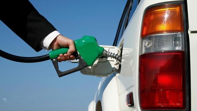 Benzine büyük zam