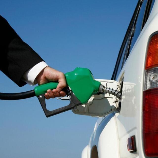Benzine büyük zam