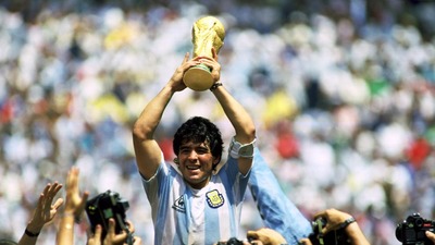 Diego Maradona hayatını kaybetti!