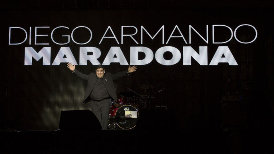 Stadın adı Maradona olacak!