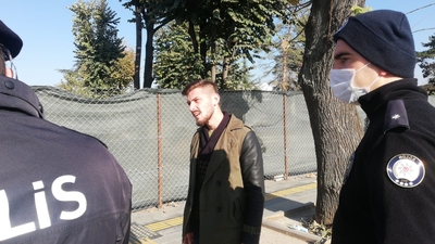 Karantinada olması gerekirken sokakta maskesiz yakalandı