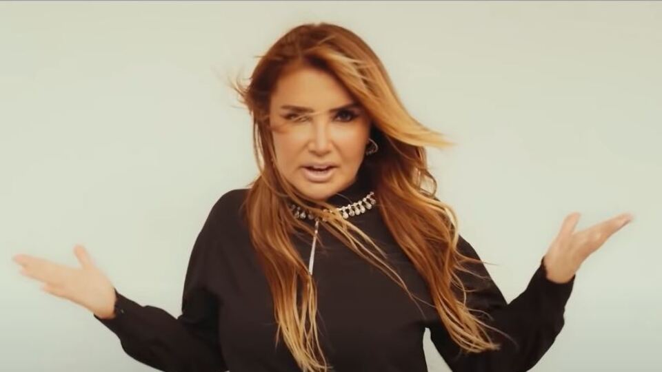 Yonca Evcimik'in olay yaratan Ayıp Şeyler sözleri