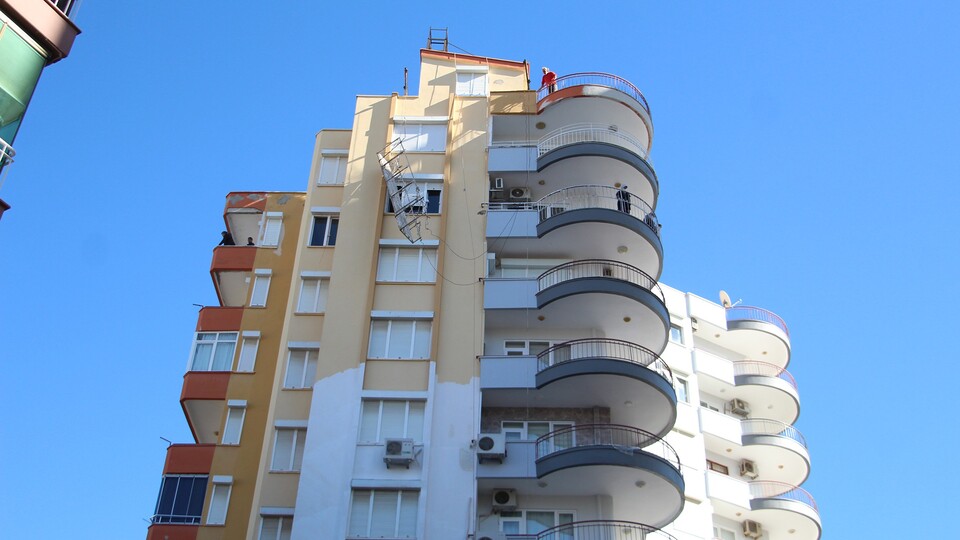 8'inci katta korku dolu anlar!