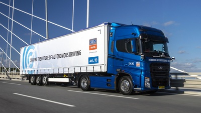 Otoyolda sürücüsüz ilerleyecek