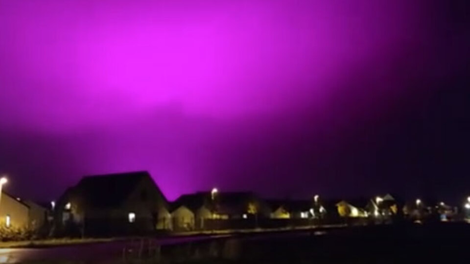 Şaşkınlık yaşadılar! Gökyüzü mor renge büründü