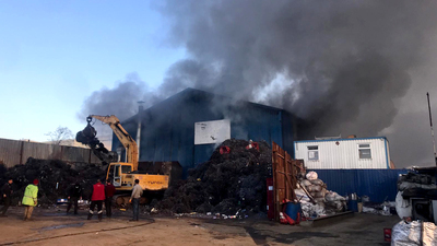 İstanbul'da geri dönüşüm tesisinde yangın!
